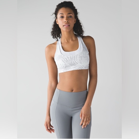 Lululemon Run: Stuff Your Bra II - Picture 1 of 7
